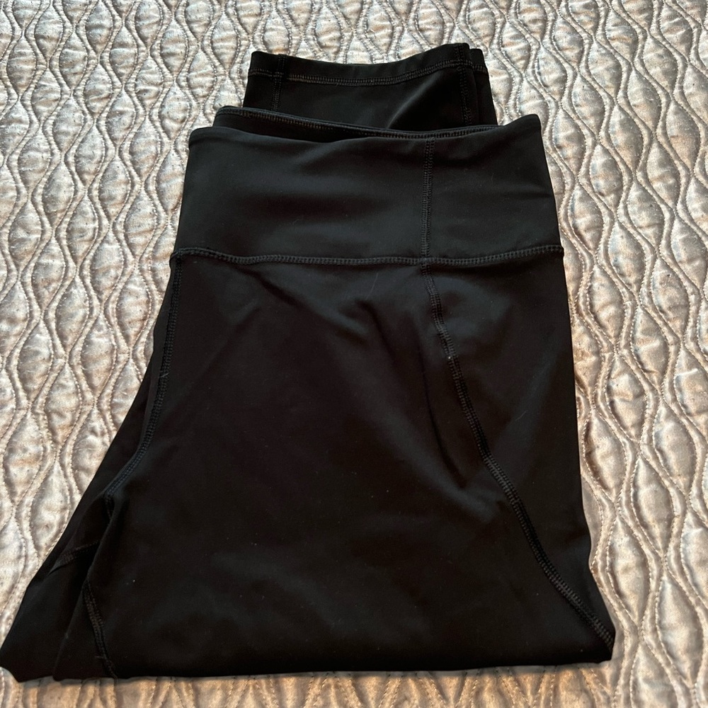 Woman’s LIVI active black athletic crop pants 22/24